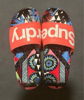 Zapatillas CALVIN KLEIN y chanclas SUPERDRY mujer