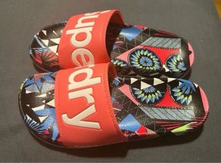 Zapatillas CALVIN KLEIN y chanclas SUPERDRY mujer