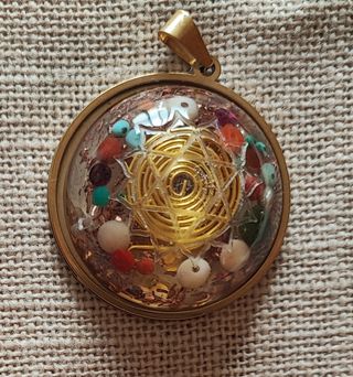 Ciondolo Orgone Pietre Verdi e Multicolore