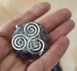 Ciondolo Orgone Pietre Verdi e Multicolore