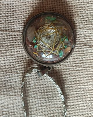 Ciondolo Orgone Pietre Verdi e Multicolore