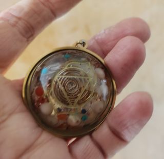 Ciondolo Orgone Pietre Verdi e Multicolore