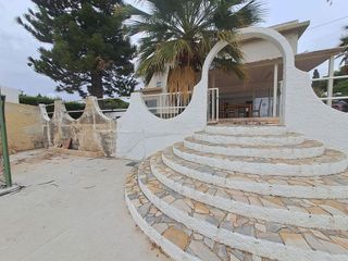 Chalet en venta en Peña de las Águilas en Elche