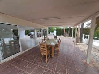 Chalet en venta en Peña de las Águilas en Elche
