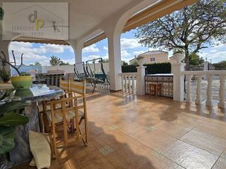 Chalet en venta en Peña de las Águilas en Elche