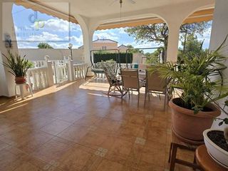 Chalet en venta en Peña de las Águilas en Elche