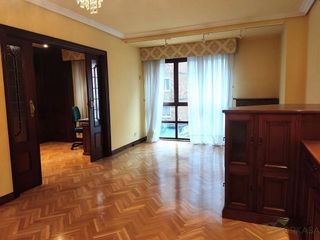 Piso en alquiler en Zona Teatro Campoamor en Oviedo