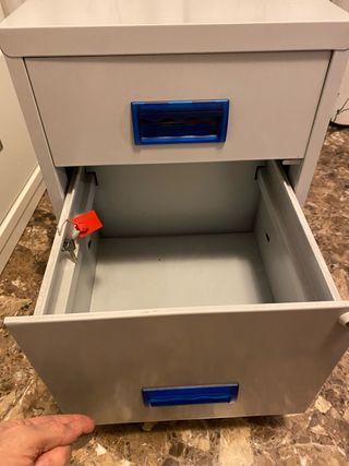 Archivador pequeño con ruedas A4. Dos llaves