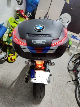 Baúl Givi Monolock 47L Negro