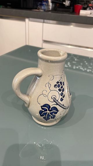 Brocca in ceramica grigio e blu