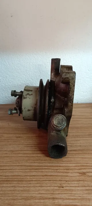 Bomba de agua Barreiros C24