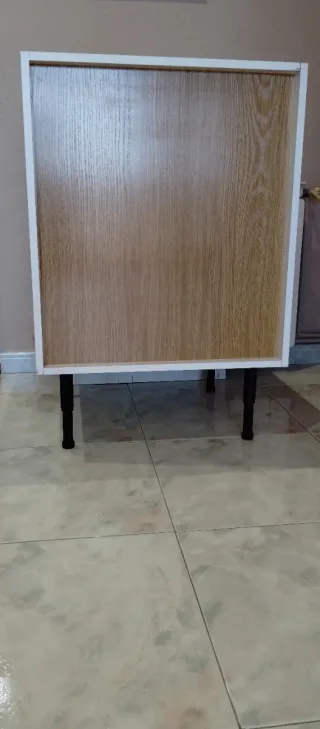 Mueble bajo cocina blanco, con estante y puerta