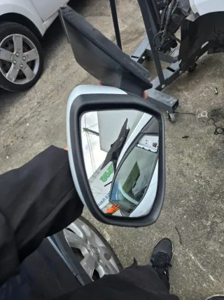 Retrovisor izquierdo con intermitente de ford focu