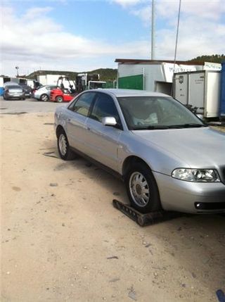 FARO DEL. IZDO. Audi A4 Berlina (B5)(02.1999->) 1.9 TDI [1,9 Ltr. - 81 kW TDI]