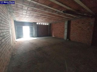 Local comercial en venta en Flores de Sil - La Placa en Ponferrada