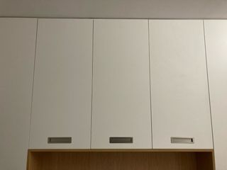 Armario a medida blanco y beige