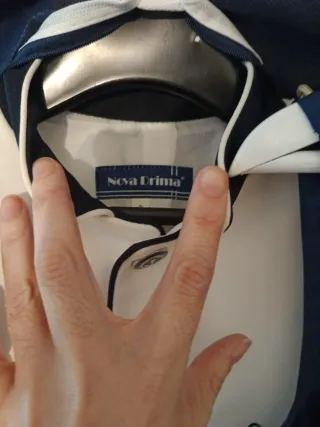 Traje de comunión niño blanco y azul.