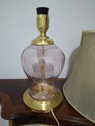 Lámpara antigua latón y cristal rosa