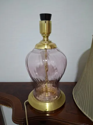 Lámpara antigua latón y cristal rosa