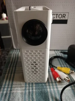 Mini proyector F1 VARTA