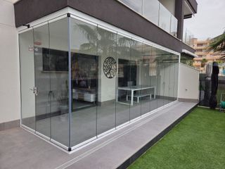 Cerramiento Cortinas de Cristal.