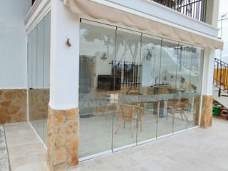 Cerramiento Cortinas de Cristal.