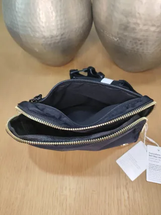 Bolso Lululemon Everywhere 2L Negro/Oro