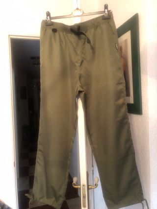 Pantalón deportivo hombre bolsillos verde militar