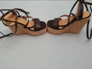 Sandalias cuña negras y beige número 36 ,se envia