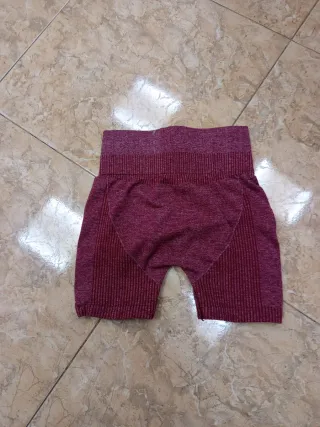 Short deportivo rojo
