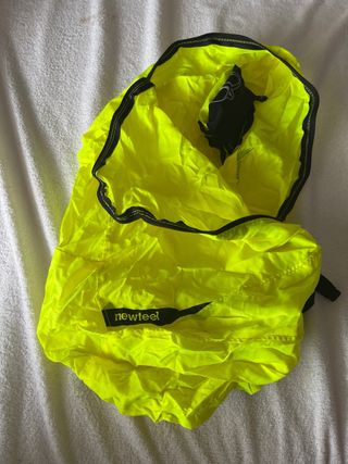 Mochila Newfeel plegable negra y amarilla