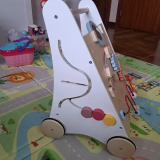 Andador de madera para bebé