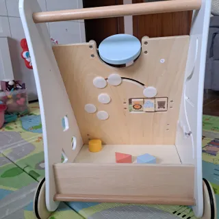 Andador de madera para bebé