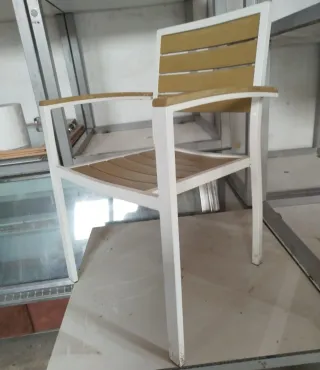 Sillas terraza / bar (hay 32) metal y madera