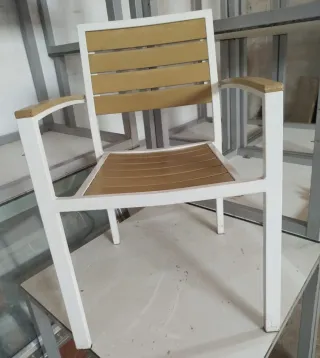 Sillas terraza / bar (hay 32) metal y madera