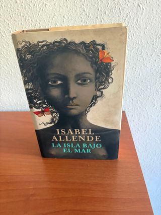Novela de Isabel Allende, encuadernación dura