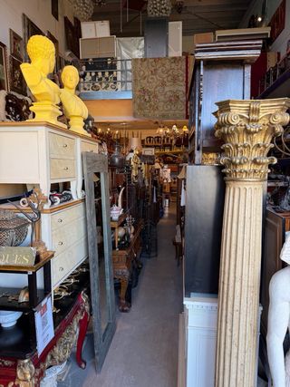 Mercadillo de antigüedades y decoración
