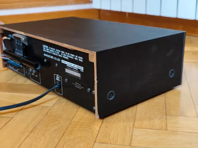 Sintonizador de radio Akai AT-2200 Negro