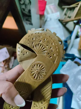 Cascanueces de madera tallada