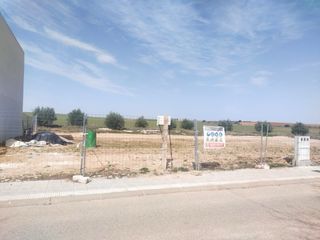 “4 parcelas urbanas en Villanueva de la Torre “