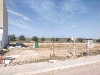 “4 parcelas urbanas en Villanueva de la Torre “