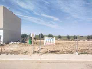 “4 parcelas urbanas en Villanueva de la Torre “