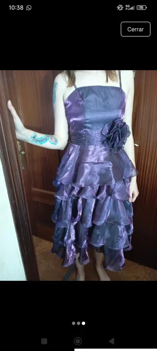 Vestido morado con volantes
