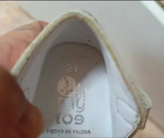 Sandalias bebé niña plateadas corazón