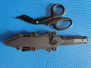 Kit Táctico: Tijeras, Funda y Cuchillo plástico