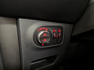 Opel Corsa 1.4 Gasolina / 68.000 km / Garantia