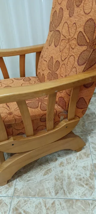 Sillón butaca estampado floral madera