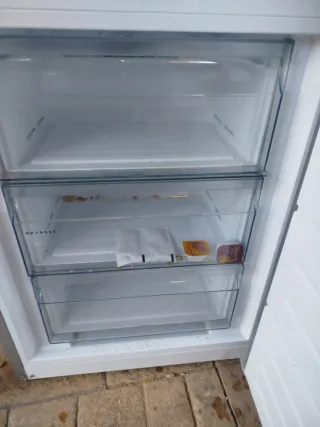 Cajones y baldas nevera Aeg