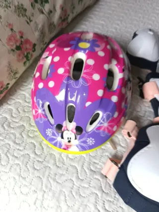 Casco y protecciones patinaje infantil