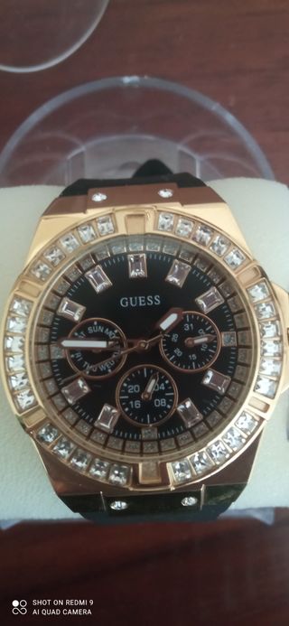 Reloj Guess Dorado con Cristales